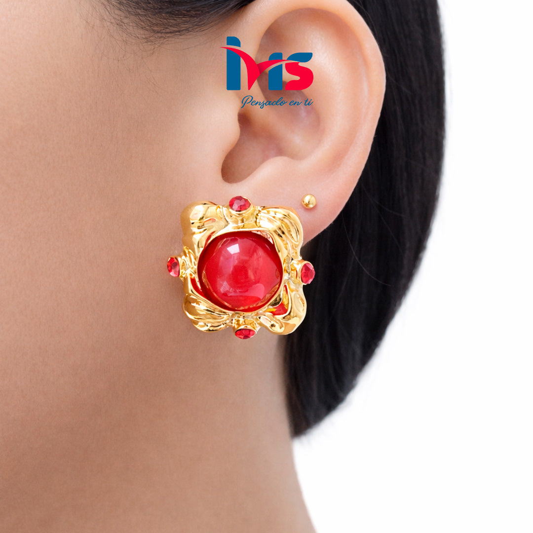 Aretes Elegantes Dorados con Piedra Roja.