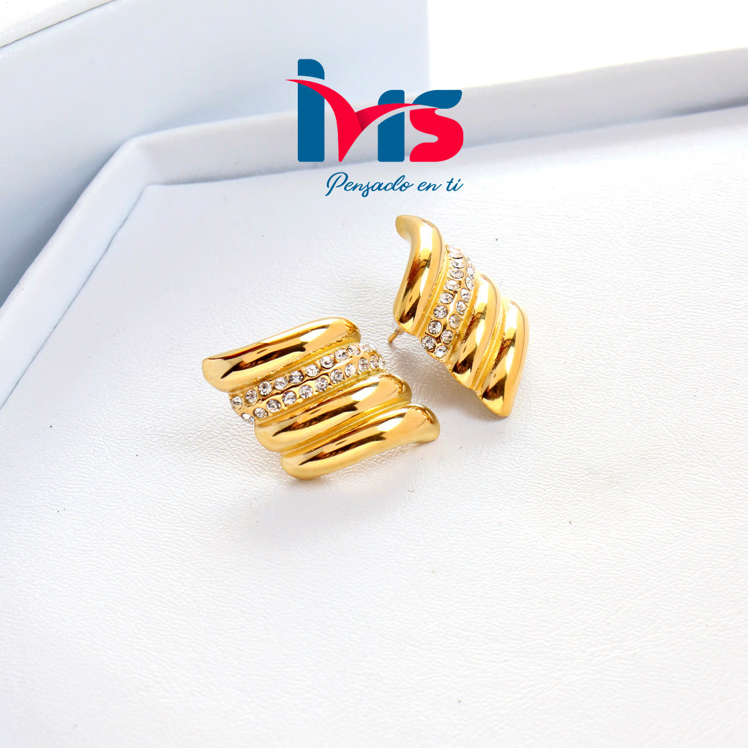 Aretes de Acero Quirúrgico 316L Waterproof – Diseño Ondulado Dorado con Cristales.