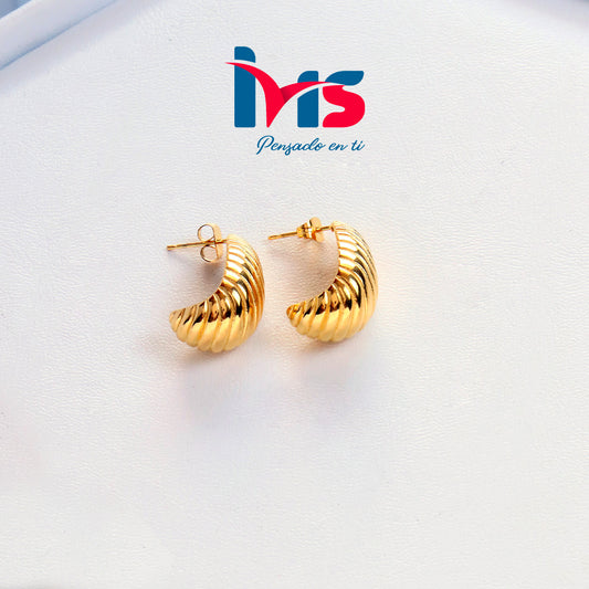 Aretes de Acero Quirúrgico 316L Waterproof – Diseño Curvo Texturizado Dorado.