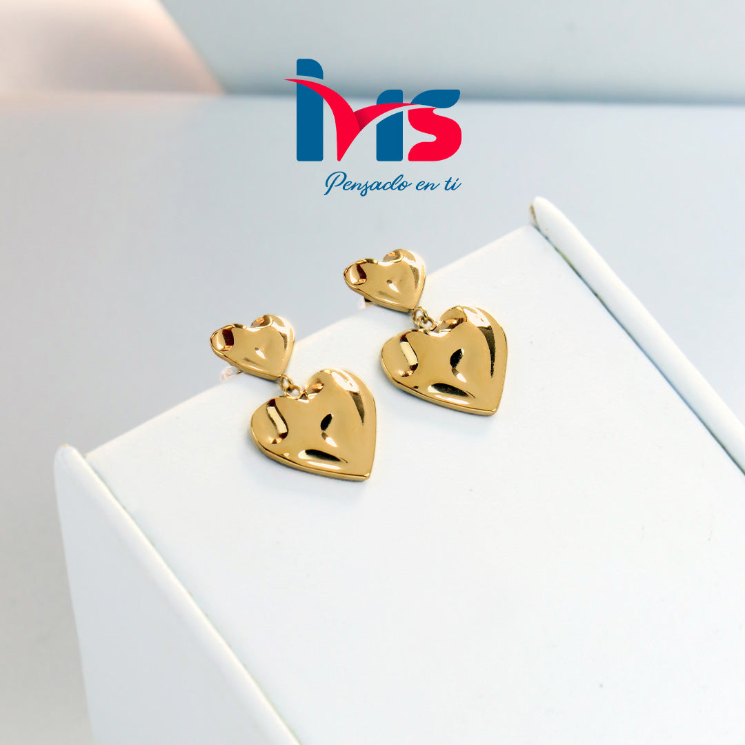 Aretes de Acero Quirúrgico 316L Waterproof – Corazones Colgantes Dorados.
