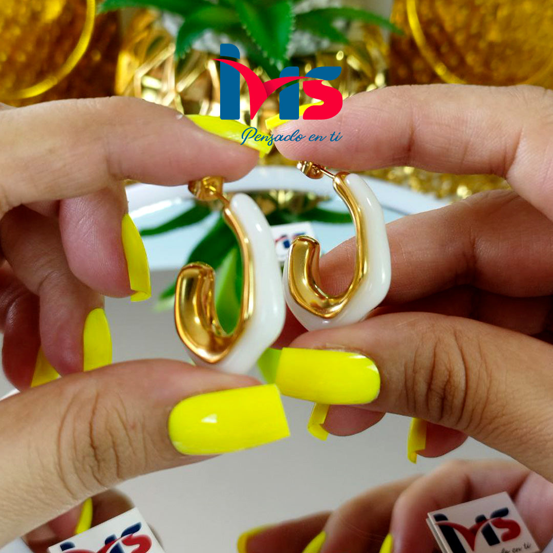 Aretes Dorados con Base Blanca – Acero Quirúrgico 316L Waterproof.