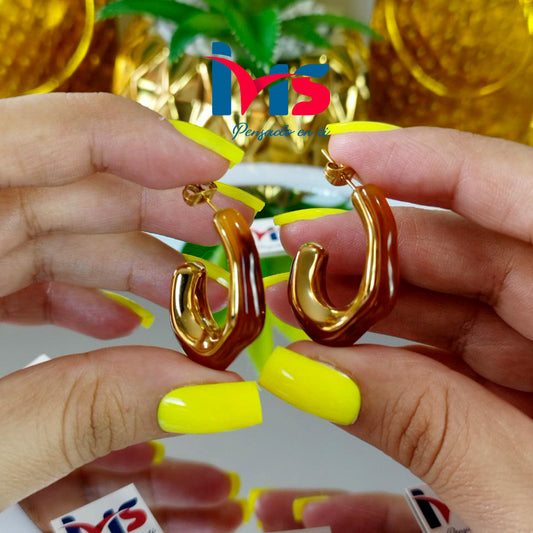 Aretes Dorados con Base Vino – Acero Quirúrgico 316L Waterproof.